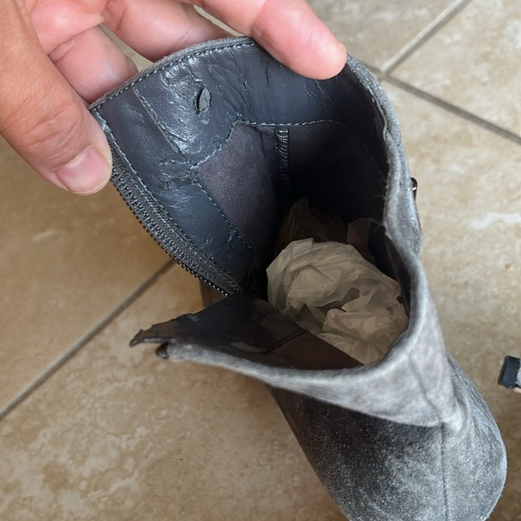 ⭐️ Bogo ⭐️ New Vince Camuto 6 (36) gray suet angle boots booties - Picture 11 of 12